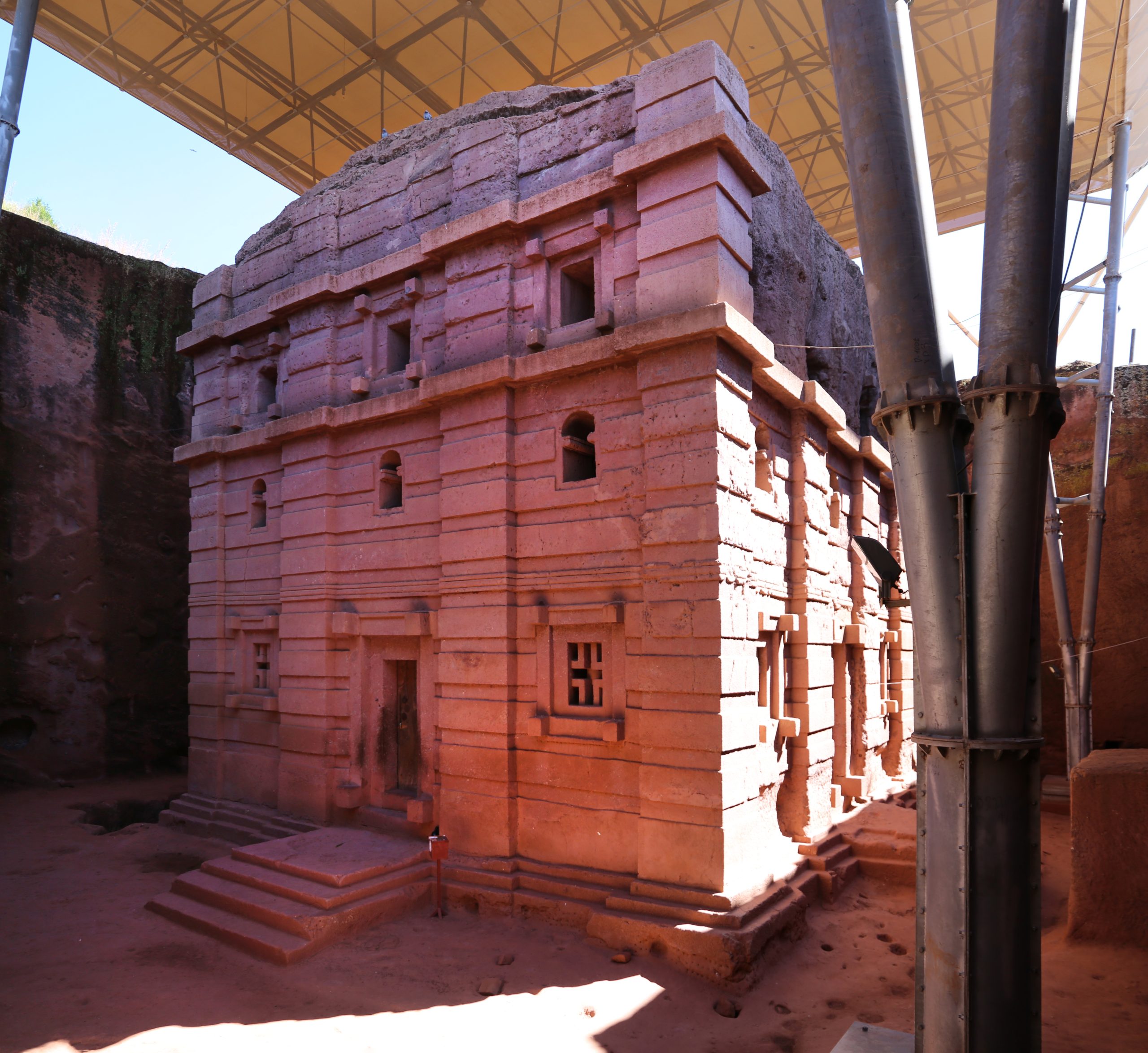 Lalibela,_chiesa_di_bete_amanuel,_esterno_01,0